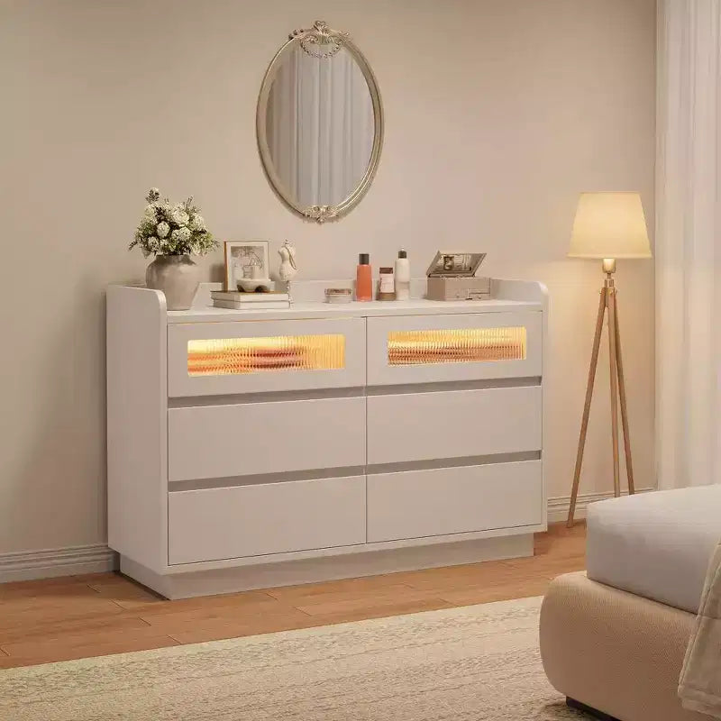 Commode moderne à 6 tiroirs avec lumières LED intégrées, 120 cm de large. Commode de rangement en bois blanc pour chambre, salon ou entrée.