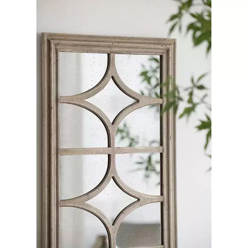 Miroir mural rectangulaire 28 x 59 pouces avec cadre blanc vieilli et motif de fenêtre