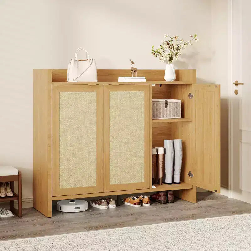 Meuble à chaussures multi-niveaux COZONY avec portes en rotin et étagères réglables pour entrée et couloir