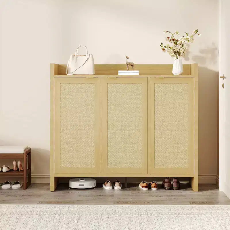 Meuble à chaussures multi-niveaux COZONY avec portes en rotin et étagères réglables pour entrée et couloir