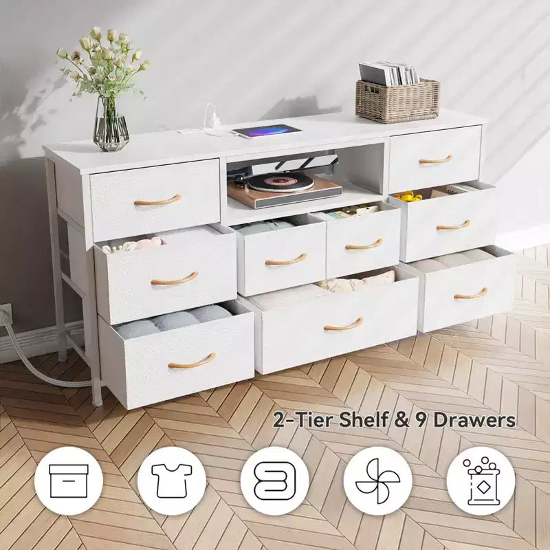Meuble TV blanc de 140 cm de large, commode de 9 tiroirs avec prises électriques, lumières LED, console multimédia pour TV de 65 pouces, commode de rangement de chambre, centre de divertissement