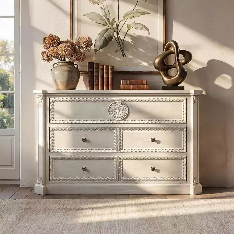 Commode Homsee 6 tiroirs en bois massif blanc, pré-assemblée : détails sculptés ornementés + garnitures vintage – Rangement prêt à l'emploi pour chambres à coucher