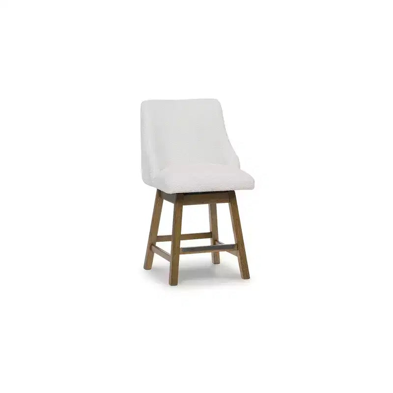Tabourets de bar pivotants rembourrés Signature Design by Ashley Cabalynn à hauteur de comptoir, lot de 2, structure marron clair avec siège rembourré couleur avoine