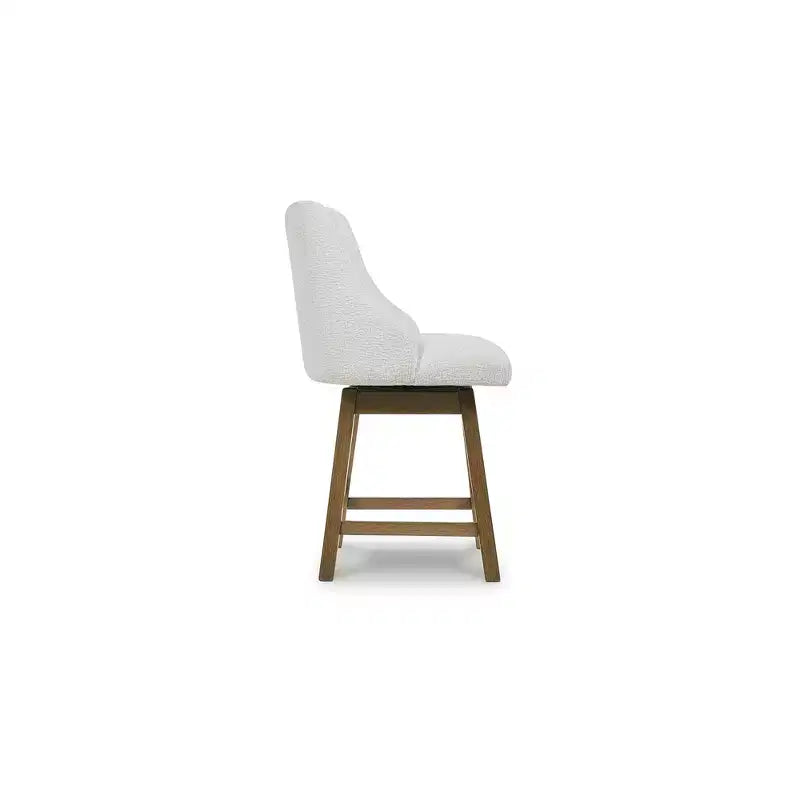 Tabourets de bar pivotants rembourrés Signature Design by Ashley Cabalynn à hauteur de comptoir, lot de 2, structure marron clair avec siège rembourré couleur avoine