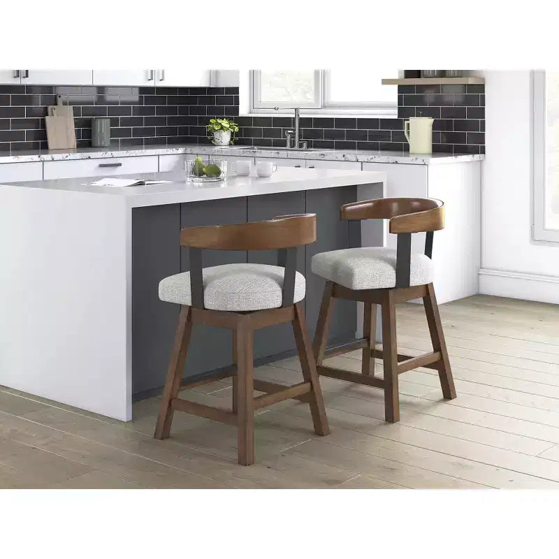 Signature Design by Ashley Ralene Tabourets de Bar Pivotants Rembourrés Hauteur Comptoir, Lot de 2, Marron Moyen