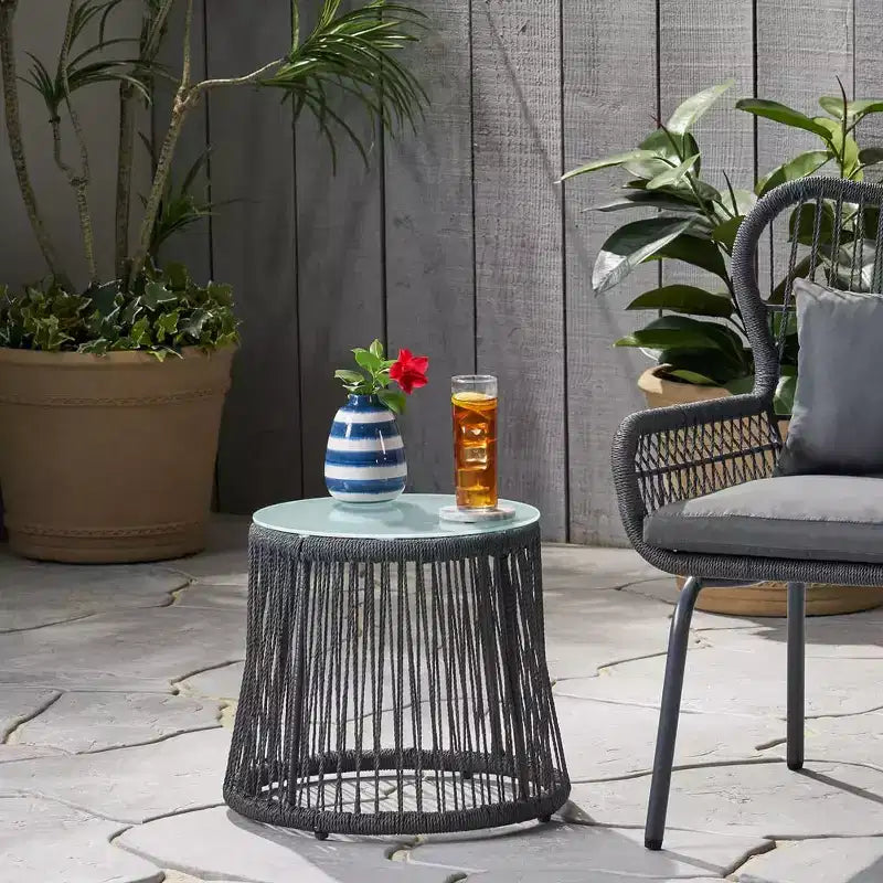 Table d'appoint en corde tressée avec plateau en verre trempé, petite table de chevet avec cadre en fer pour salon, patio, chambre