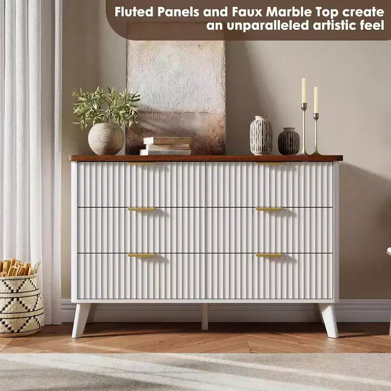 Commode blanche à 6 tiroirs, design cannelé incurvé de 120 cm de large avec poignées dorées, commode moderne épaissie pour chambre et salon.