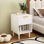 Table de chevet moderne blanche de 58 cm de haut avec un tiroir et une étagère ouverte, poignée dorée, idéale pour la décoration de chambre à coucher