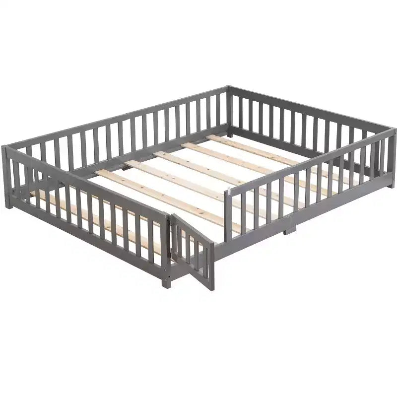 Lit au sol Queen Size avec porte et barrière, lit Montessori avec garde-corps et lattes, cadre de lit plateforme en bois pour filles et garçons
