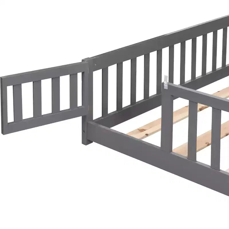 Lit au sol Queen Size avec porte et barrière, lit Montessori avec garde-corps et lattes, cadre de lit plateforme en bois pour filles et garçons