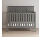 Ensemble de chambre de bébé 3 pièces Atwood de Child Craft, incluant un lit convertible 4-en-1, une commode et un chiffonnier