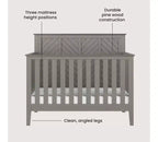 Ensemble de chambre de bébé 3 pièces Atwood de Child Craft, incluant un lit convertible 4-en-1, une commode et un chiffonnier
