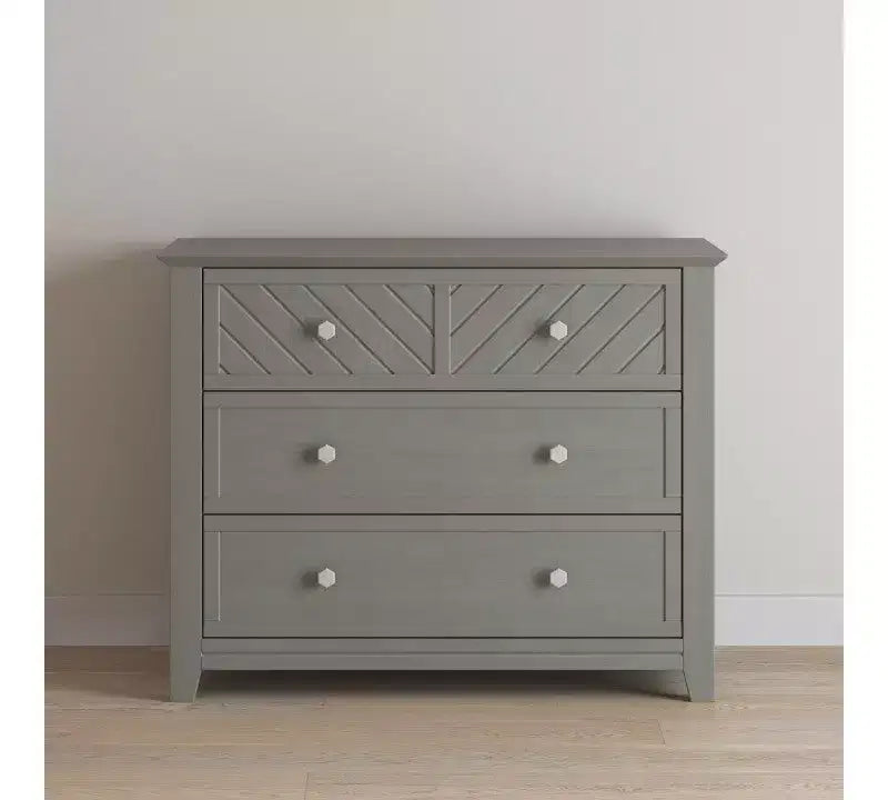 Ensemble de chambre de bébé 3 pièces Atwood de Child Craft, incluant un lit convertible 4-en-1, une commode et un chiffonnier