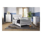 Ensemble de chambre de bébé 3 pièces Atwood de Child Craft, incluant un lit convertible 4-en-1, une commode et un chiffonnier
