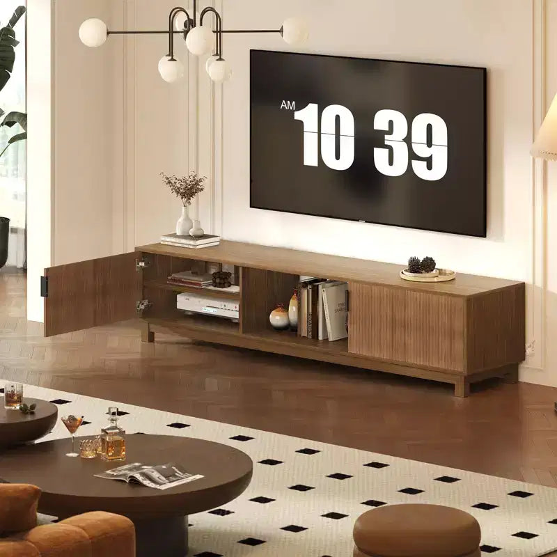 Meuble TV bas Mid-Century Modern, console TV cannelée de 70 pouces de long avec étagère de rangement ouverte pour salon, meuble de divertissement en bois