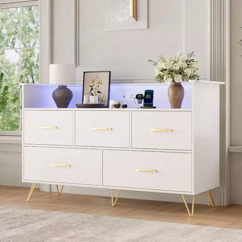 Commode LED avec station de recharge - Commode en bois moderne à 5 tiroirs de 119 cm de large, organisateur de rangement pour chambre à coucher, chambre de bébé, couloir et appartements