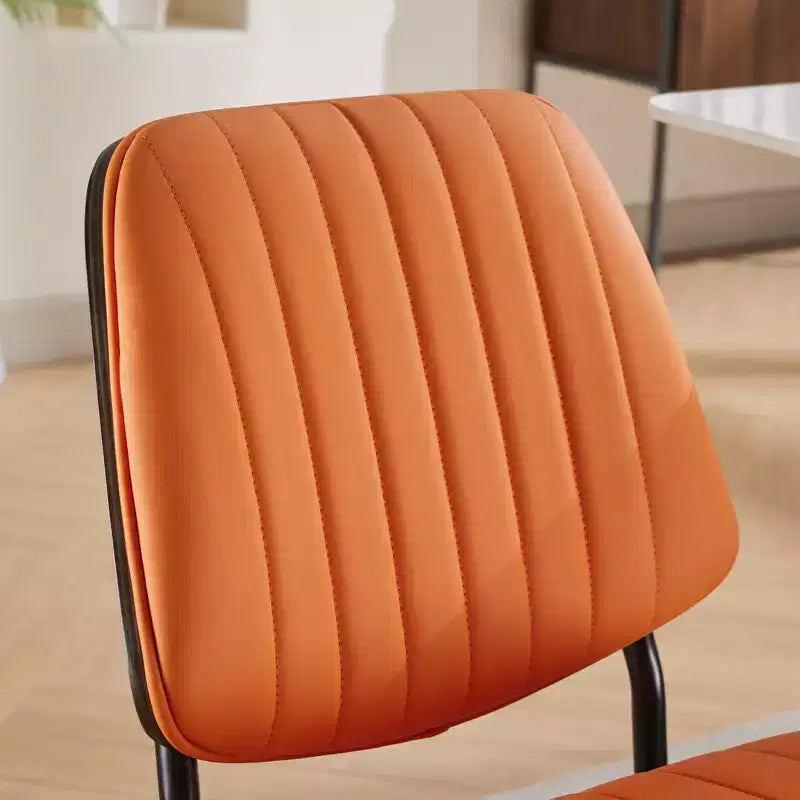 Lot de 2 chaises de cuisine TUYOHW en cuir synthétique avec pieds coniques en métal, chaises de salle à manger ergonomiques avec dossier incurvé, espacement des pieds plus large et plus profond