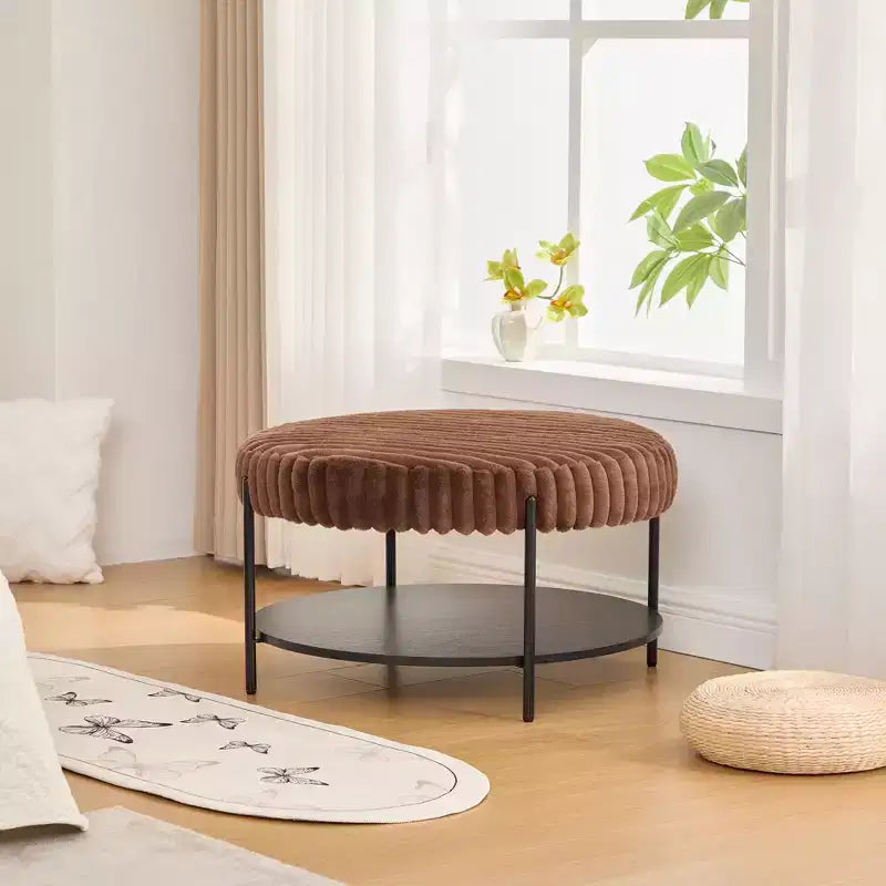 Table basse ottomane ronde 30,9, pouf rembourré en fausse fourrure, pieds en métal noir, étagère ouverte en bois, pour salon, chambre, entrée, hôtel