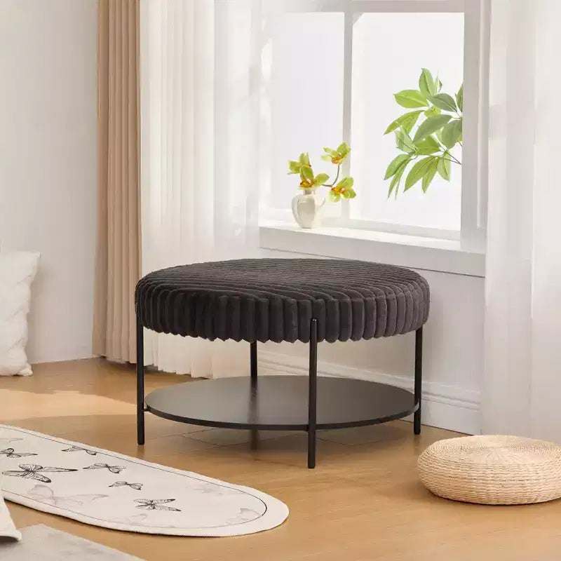 Table basse ottomane ronde 30,9, pouf rembourré en fausse fourrure, pieds en métal noir, étagère ouverte en bois, pour salon, chambre, entrée, hôtel