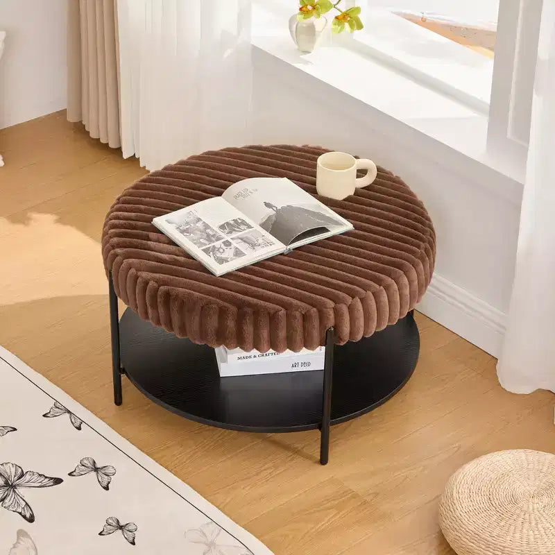 Table basse ottomane ronde 30,9, pouf rembourré en fausse fourrure, pieds en métal noir, étagère ouverte en bois, pour salon, chambre, entrée, hôtel