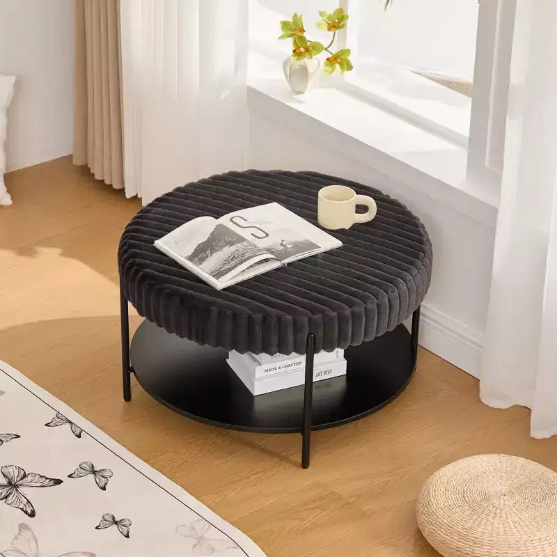 Table basse ottomane ronde 30,9, pouf rembourré en fausse fourrure, pieds en métal noir, étagère ouverte en bois, pour salon, chambre, entrée, hôtel