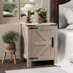 Lot de 2 tables de chevet de style ferme avec station de recharge, tables de chevet en bois de 18 pouces avec porte coulissante de style grange, tables d'appoint modernes à 2 niveaux pour chambre à coucher.