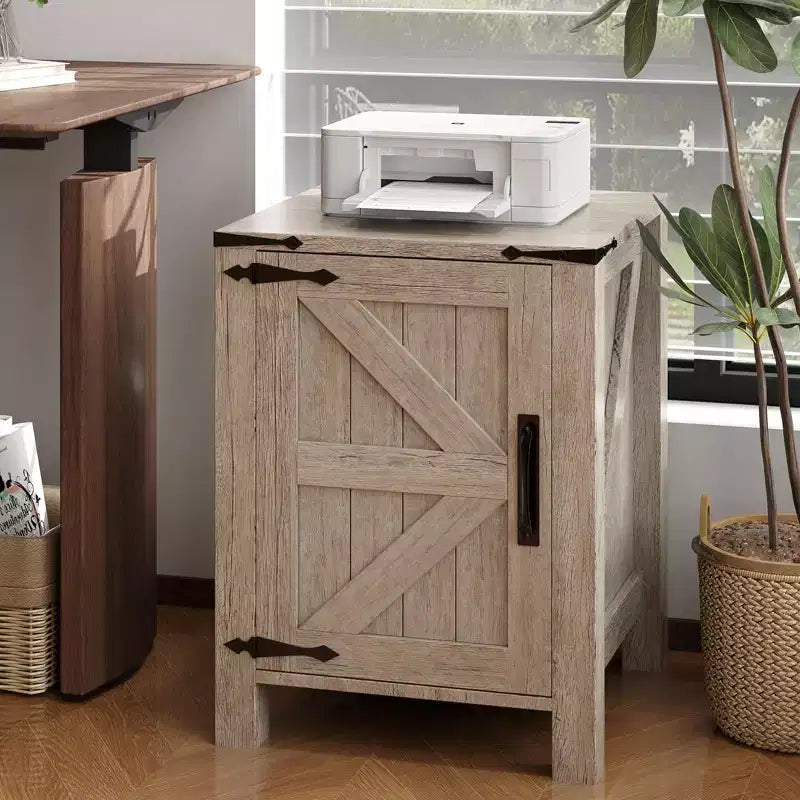 Lot de 2 tables de chevet de style ferme avec station de recharge, tables de chevet en bois de 18 pouces avec porte coulissante de style grange, tables d'appoint modernes à 2 niveaux pour chambre à coucher.
