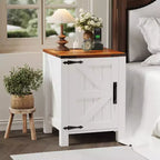 Lot de 2 tables de chevet de style ferme avec station de recharge, tables de chevet en bois de 18 pouces avec porte coulissante de style grange, tables d'appoint modernes à 2 niveaux pour chambre à coucher.