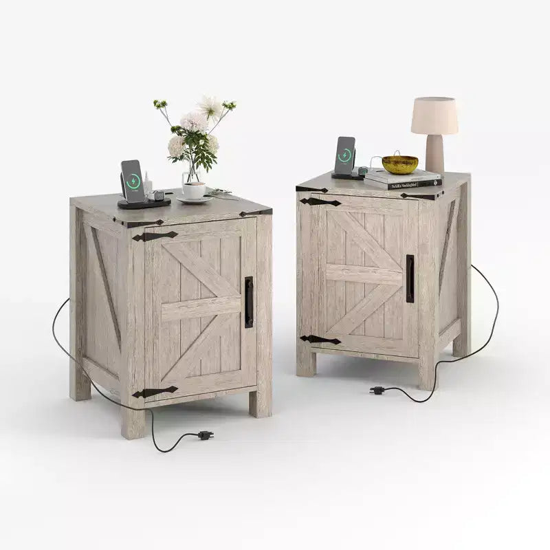 Lot de 2 tables de chevet de style ferme avec station de recharge, tables de chevet en bois de 18 pouces avec porte coulissante de style grange, tables d'appoint modernes à 2 niveaux pour chambre à coucher.