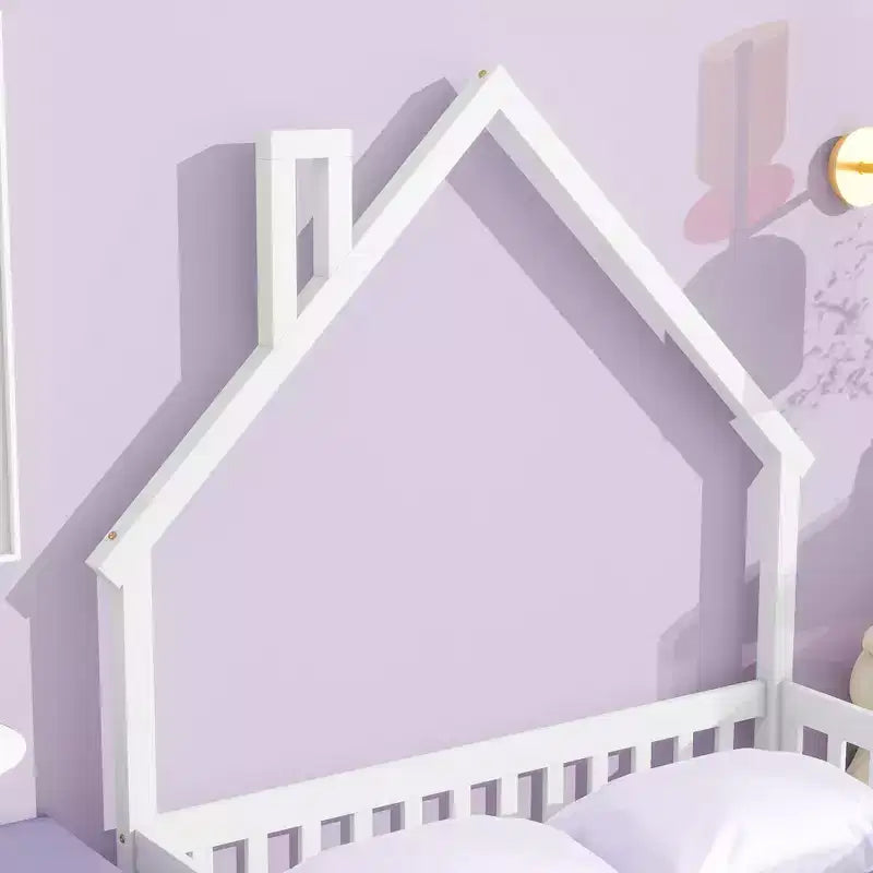 Lit cabane pleine grandeur pour enfants avec garde-corps, cadre de lit au sol en bois avec clôture pour chambre à coucher