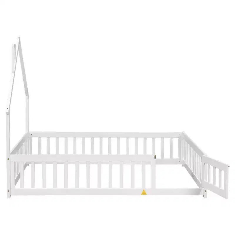 Lit cabane pleine grandeur pour enfants avec garde-corps, cadre de lit au sol en bois avec clôture pour chambre à coucher