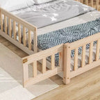 Lit cabane pleine grandeur pour enfants avec garde-corps, cadre de lit au sol en bois avec clôture pour chambre à coucher