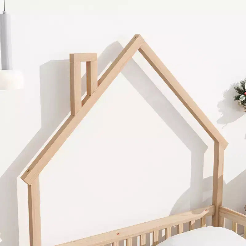 Lit cabane pleine grandeur pour enfants avec garde-corps, cadre de lit au sol en bois avec clôture pour chambre à coucher