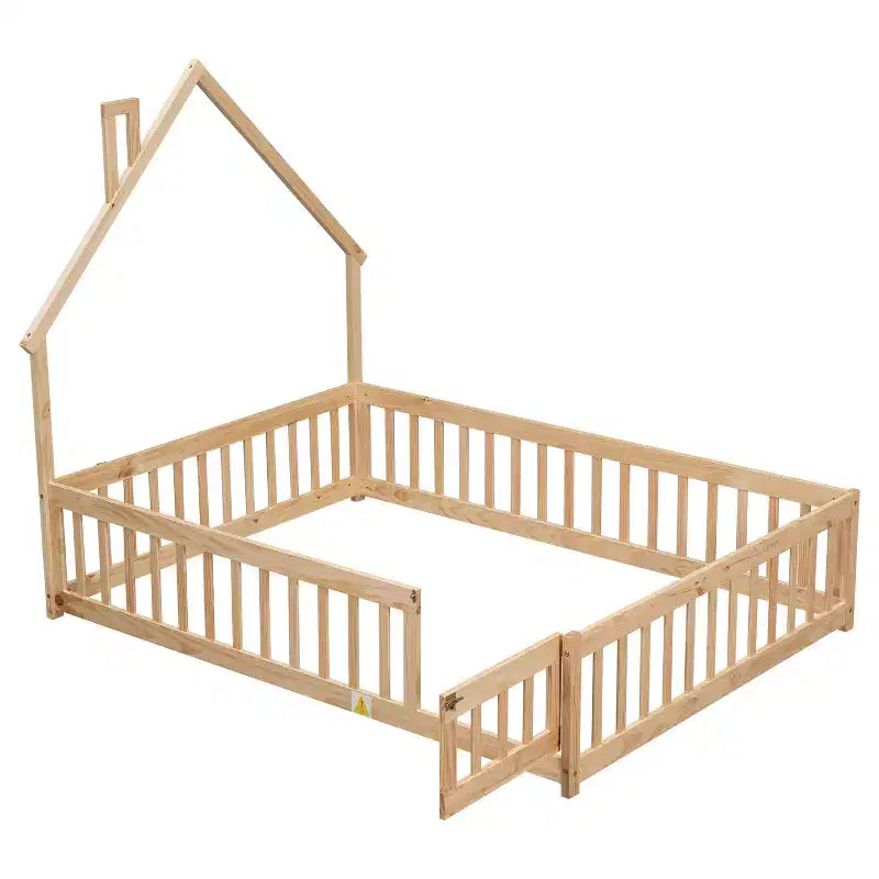 Lit cabane pleine grandeur pour enfants avec garde-corps, cadre de lit au sol en bois avec clôture pour chambre à coucher