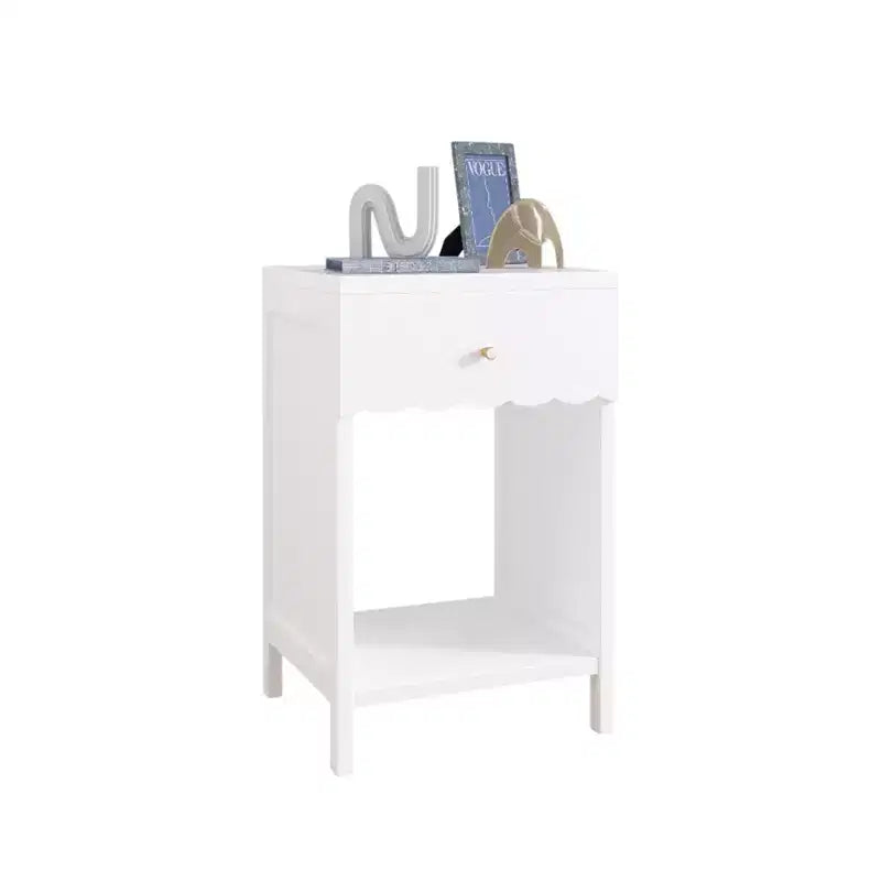 Table de chevet blanche moderne avec tiroir et étagère ouverte, Table de chevet à bords festonnés pour chambre à coucher, Petite table d'appoint minimaliste pour chambre d'enfant ou de fille