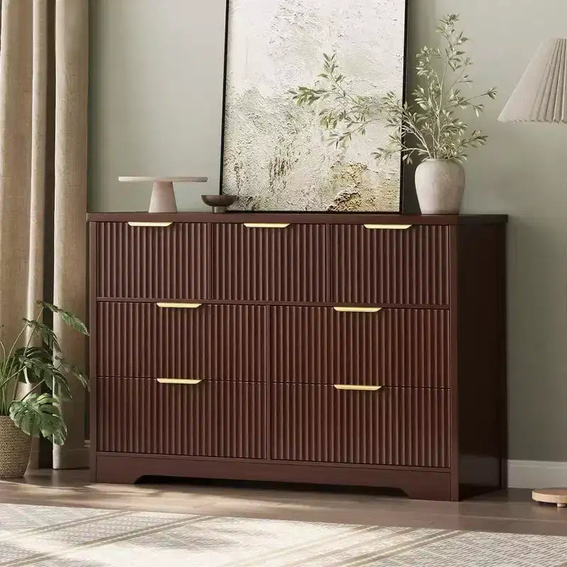 Commode à 7 tiroirs cannelés, commode moderne de 120 cm de large avec poignée métallique pour chambre à coucher, noyer