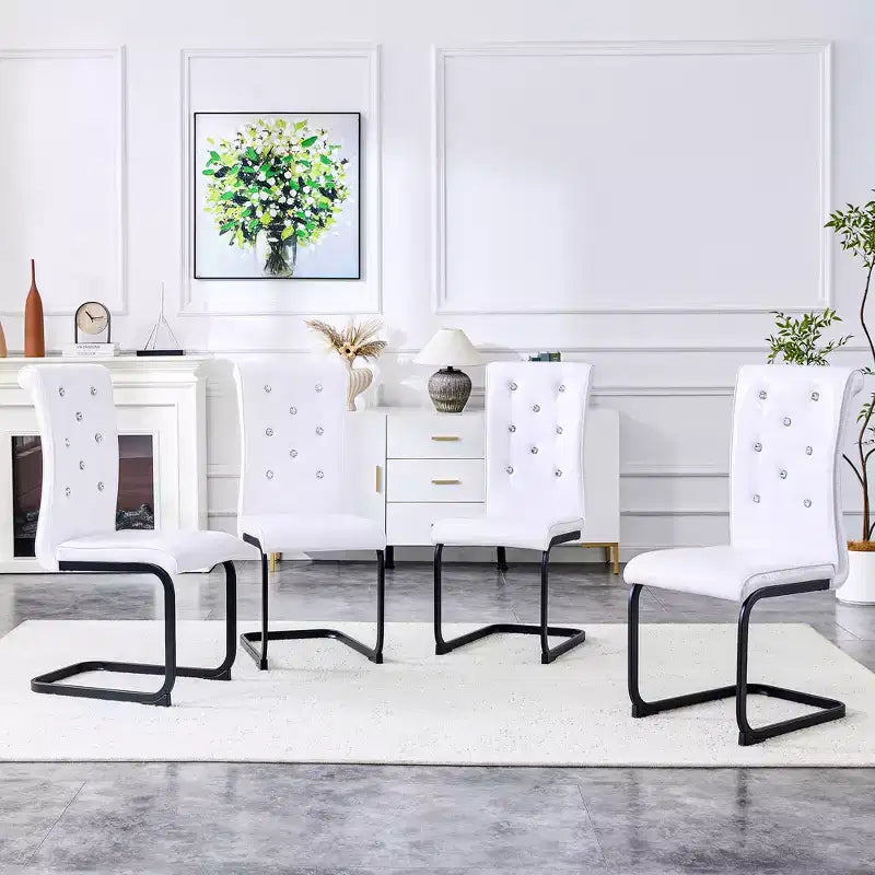 Lot de 4 Chaises de Salle à Manger Rembourrées en Similicuir avec Détails de Boucle en Cristal et Pieds en Métal Durables