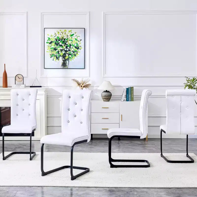 Lot de 4 Chaises de Salle à Manger Rembourrées en Similicuir avec Détails de Boucle en Cristal et Pieds en Métal Durables