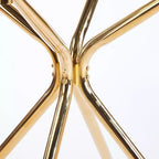 Table à manger avec pied en métal chromé et plateau en verre trempé, design moderne et compact pour la cuisine ou le salon