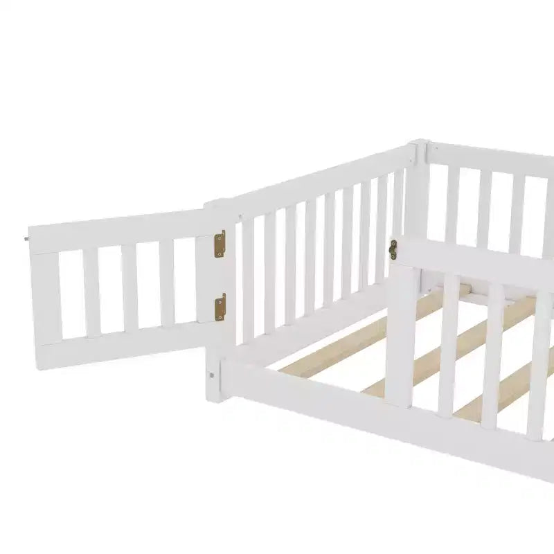 Lit au sol simple/double/grand format avec barrières de sécurité et porte, lit plateforme en bois pour enfants