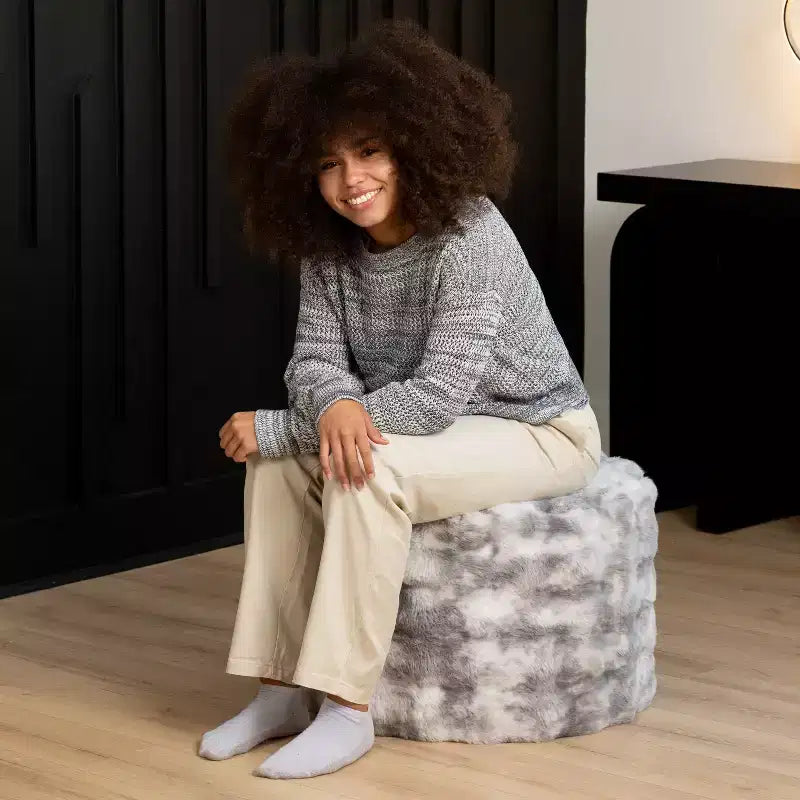 Pouf accent rond Raven Ottoman par Raven-Symon Home - Fausse fourrure