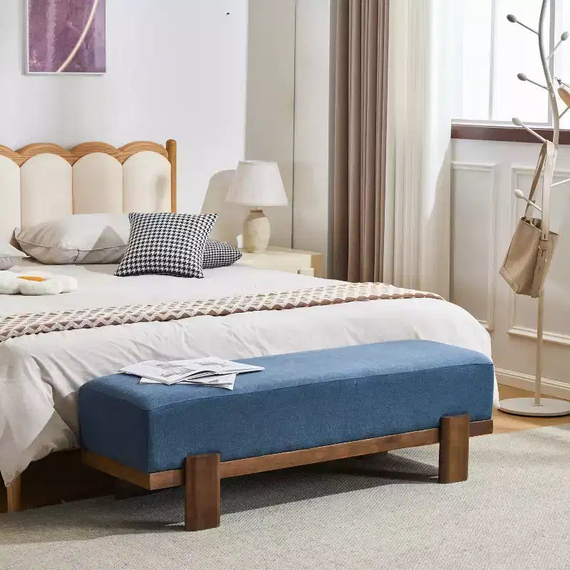 Banc rembourré Christopher Knight Home Blinny de 54,75 po de largeur avec pieds en bois d'hévéa