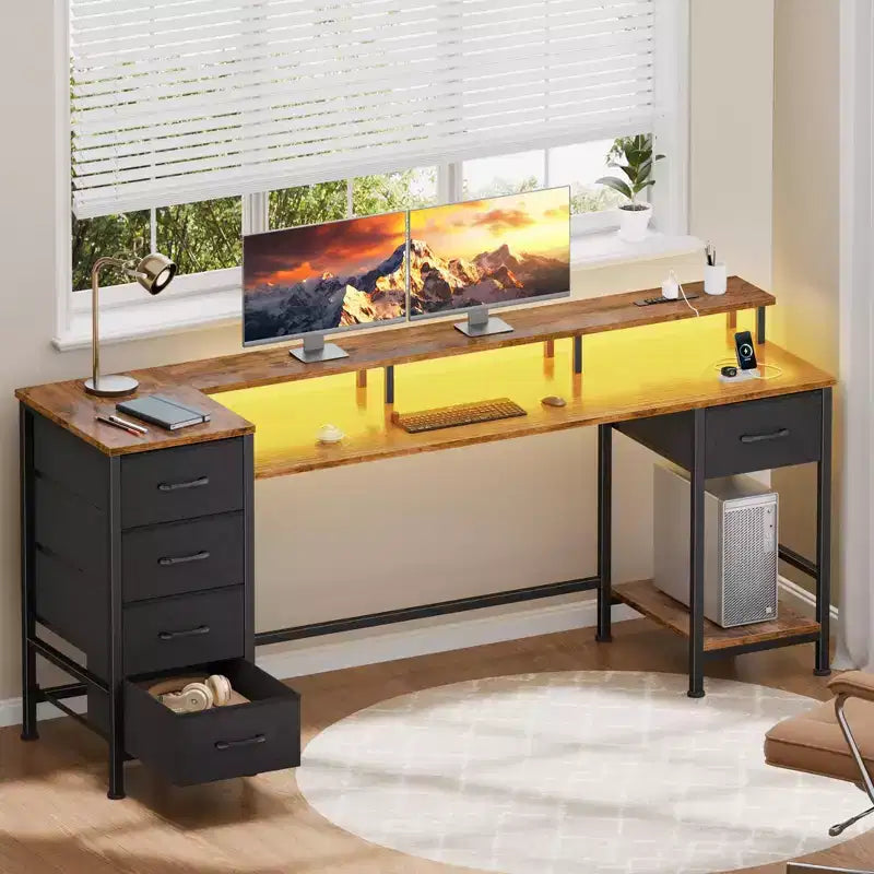 Bureau d'ordinateur brun de 61 pouces avec station de charge, bureau de jeu avec lumières LED, 5 tiroirs en tissu réversibles, table d'écriture et de rangement pour bureau à domicile