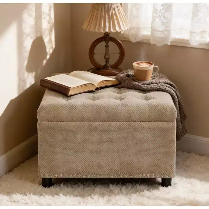Pouf de rangement carré capitonné GDFStudio Sapir avec clous décoratifs
