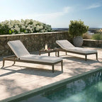 Ensemble de mobilier d'extérieur en teck Northlake de 3 pièces avec chaises longues et table d'appoint
