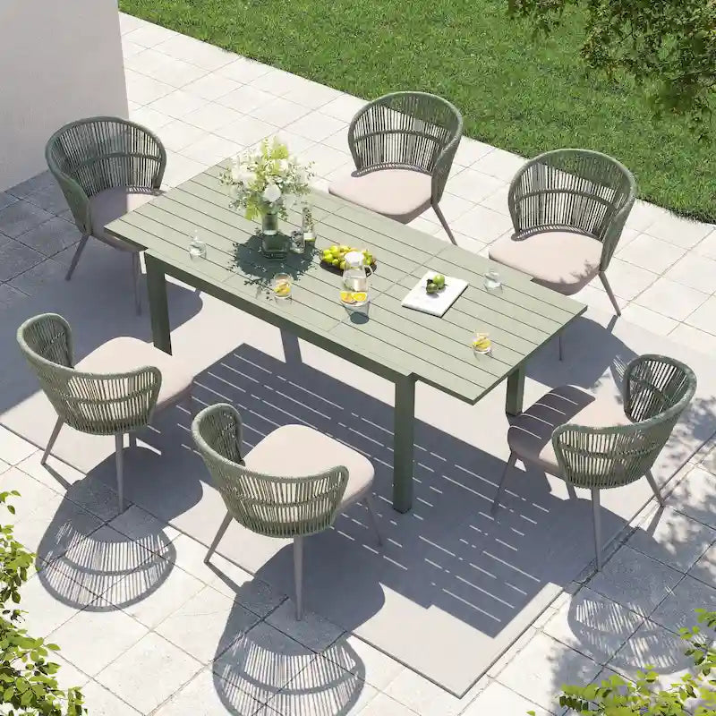 Chaises et table extensible pour salle à manger d'extérieur