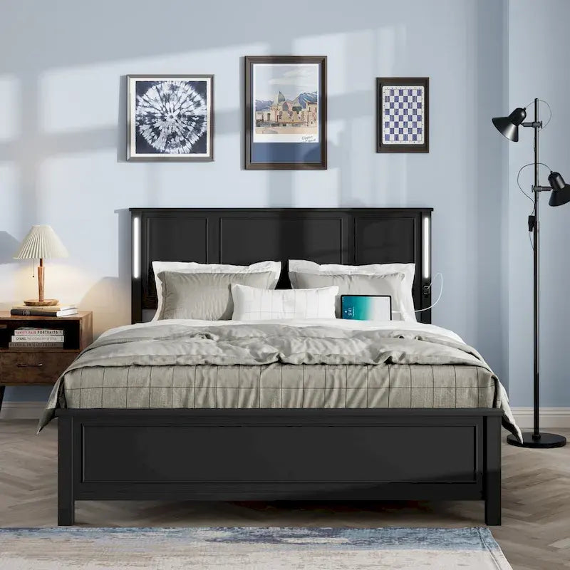 Lit plateforme Queen Size avec tête de lit en bois et chargeur