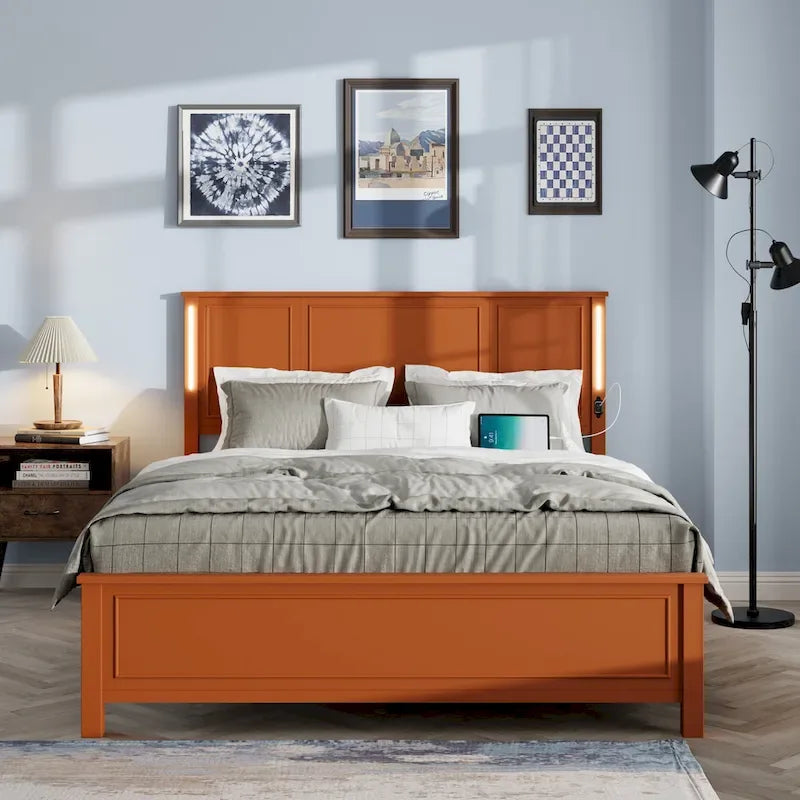 Lit plateforme Queen Size avec tête de lit en bois et chargeur