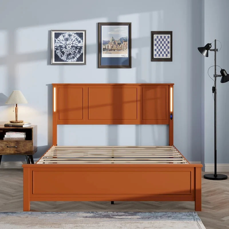 Lit plateforme Queen Size avec tête de lit en bois et chargeur