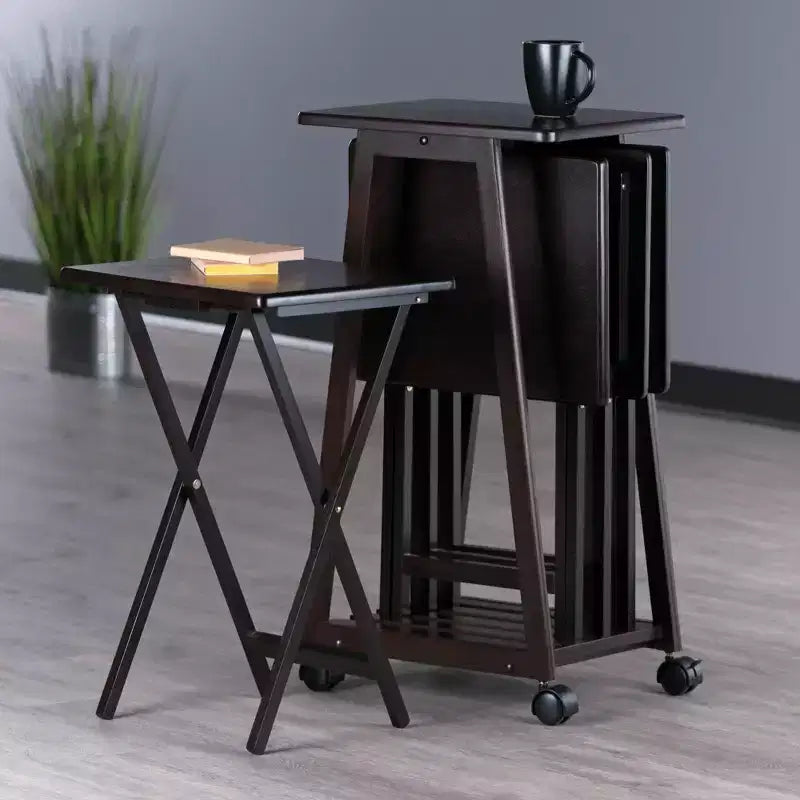 Winsome Lot de 5 Tables d'appoint Adriel Café : Style transitionnel, Piètement 4 pieds, Bois composite, Chariot de rangement inclus